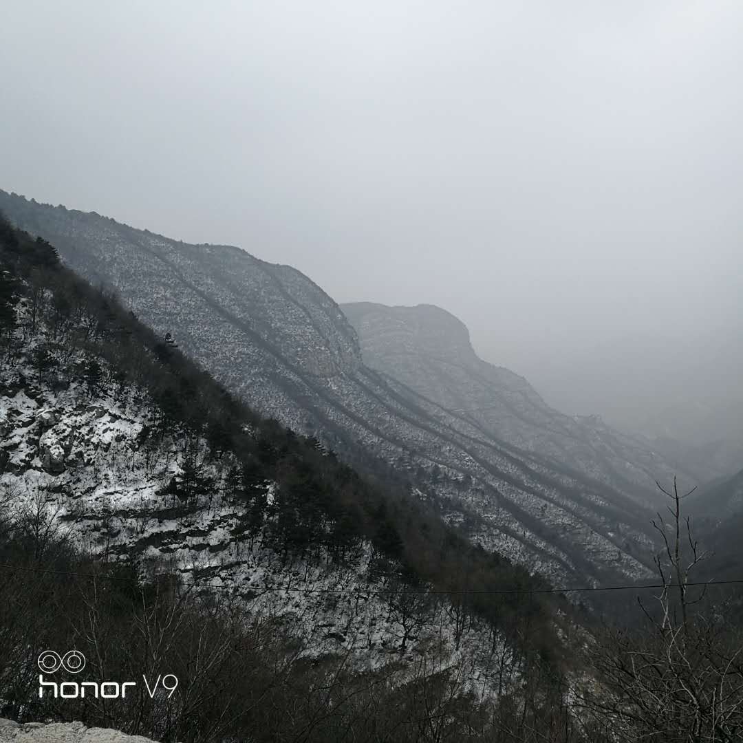 焦作市眾光耐酸瓷業有限公司開工前先去登登山，而且還是雪山